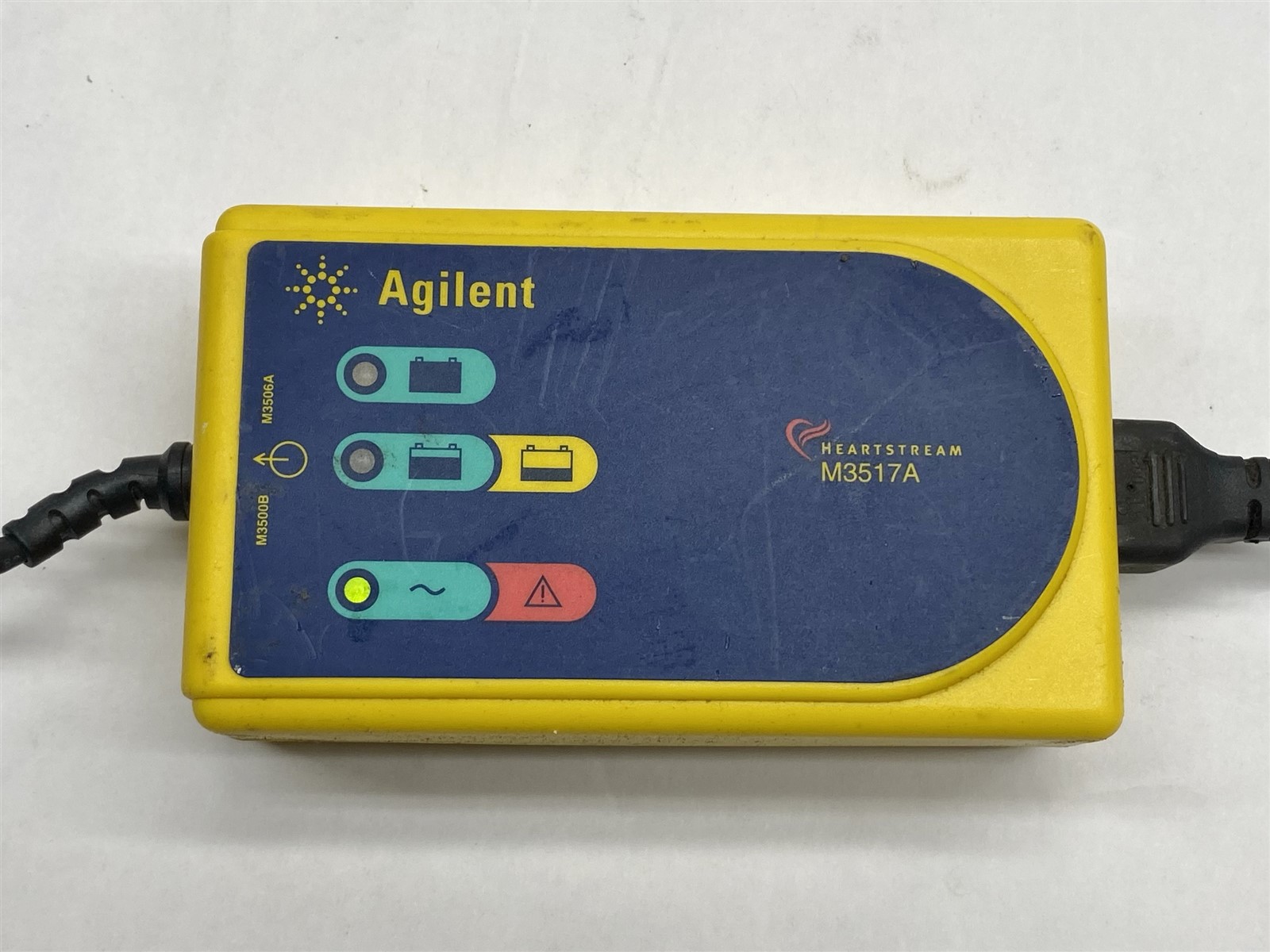 Agilent M3517A Heartstream Charger w/ Philips M3506A Heartstart Battery Holder - Image 2